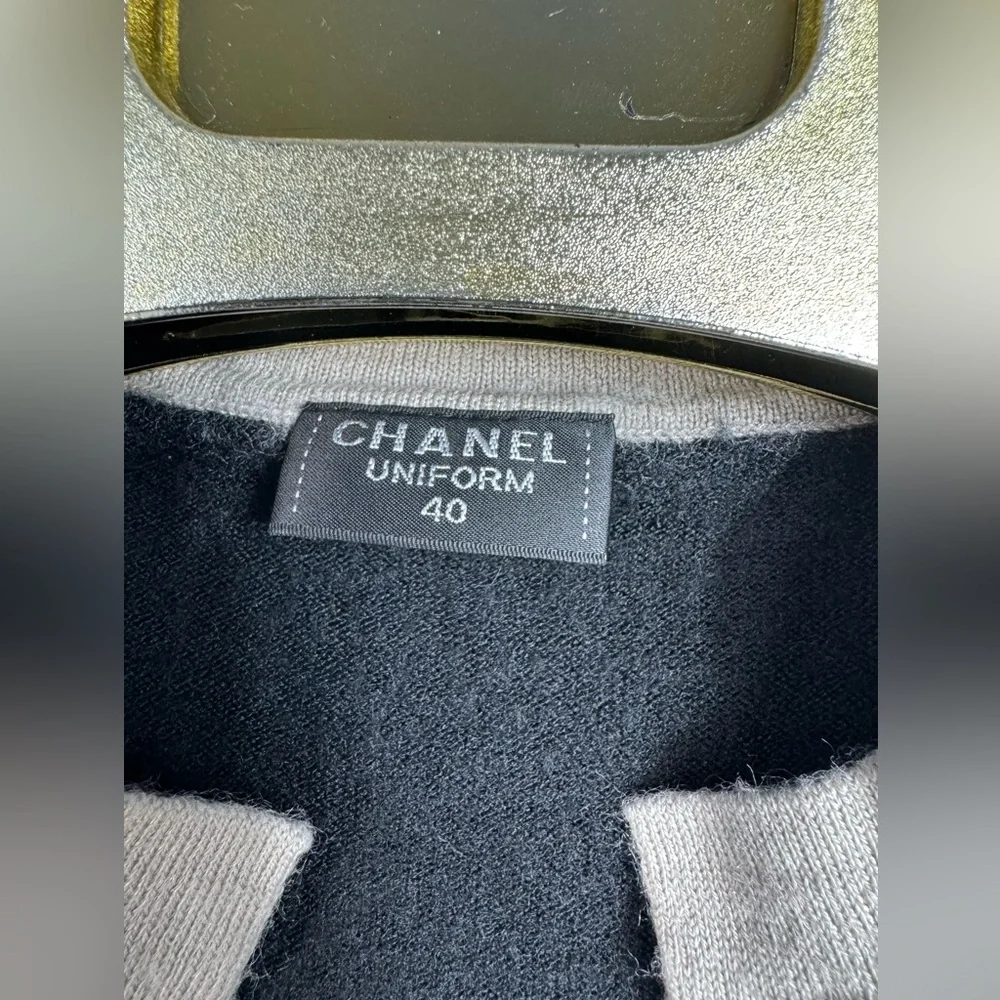 Vintage Chanel Uniform 1980s Wool knit Cardigan Black size 40 - Picture 4 of 7